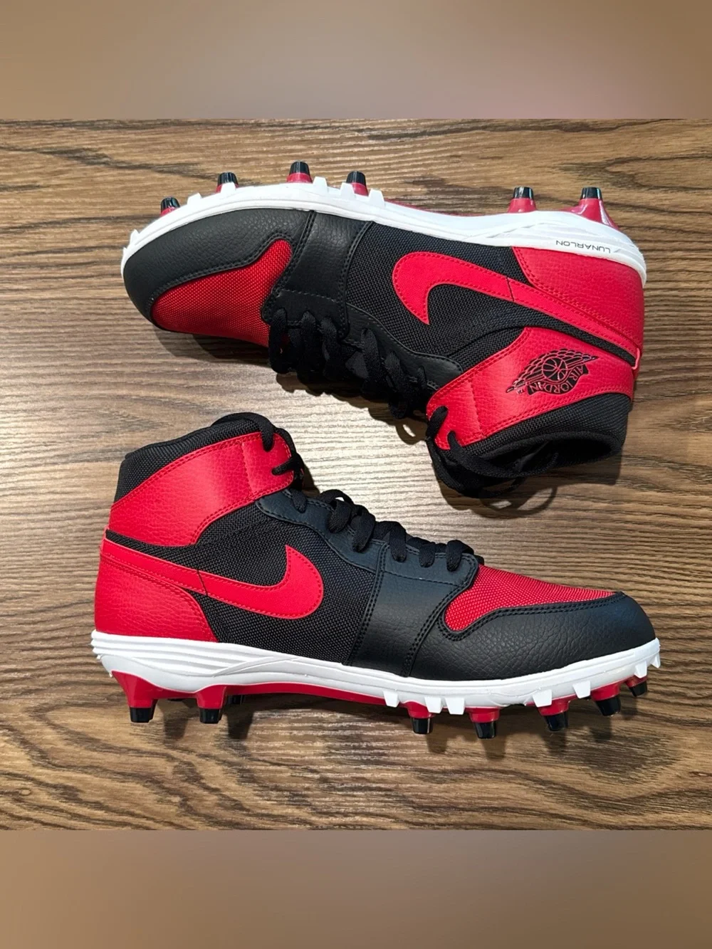 Size 10.5 Nike Jordan 1 Mid TD Bred Football Cleats Red Black AR5604-061